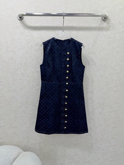 Louis Vuitton Elegant Sleeveless Print Dress with Subtle Logo Accent