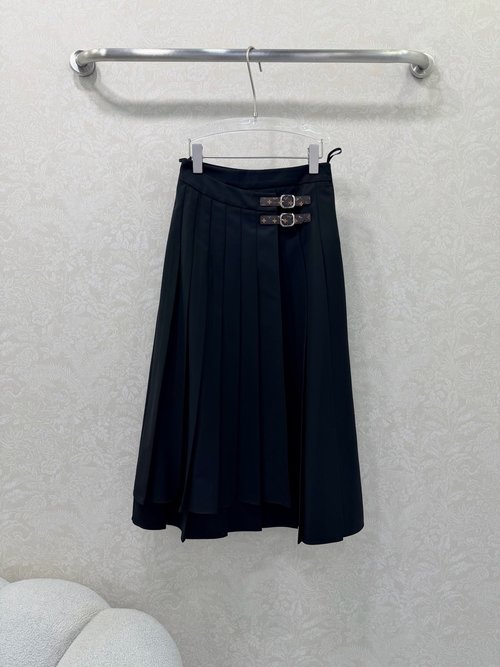 Louis Vuitton Elegant Vintage Tiered Skirt with Leather Buckle