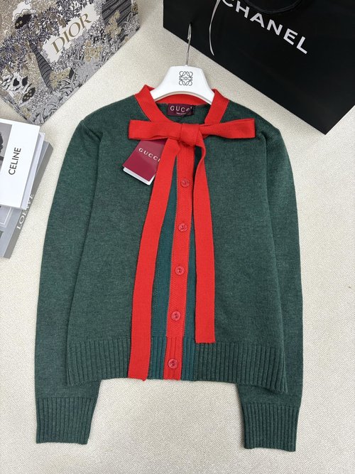 Gucci Elegant Knitted Round Neck Cardigan with Logo Buttons