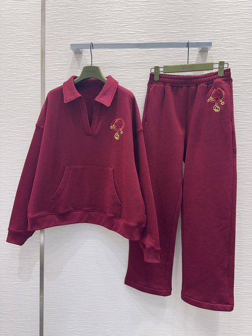 Gucci New Year Greeting Cotton Hoodie and Trousers Set with G Emblem