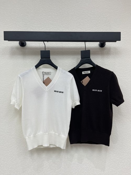 Miu Miu V-neck Heart Knit Short-sleeve with Letter Emblem