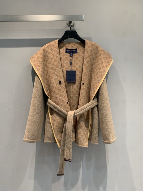 Louis Vuitton Cozy Wool Silk Blend Short Wrap Coat with Big Collar