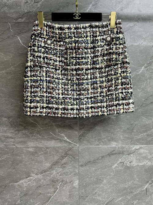Chanel Fashionable Color Mix Skirt with Details