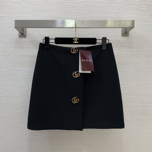 Gucci Elegant Skirt with GG Metal Buckle and Floral Jacquard Logo