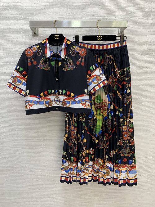 Dolce & Gabbana Retro Print Two-Piece Set with Collar and Pleated Skirt in White, Black