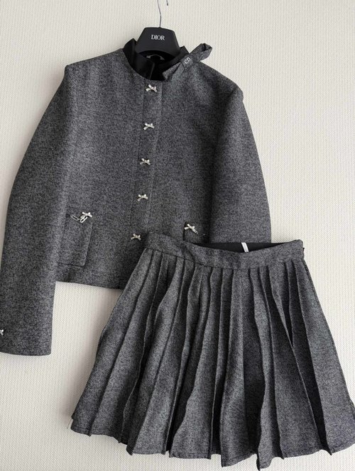 Dior Silk-Wool Pleated Skirt for Daily Wear