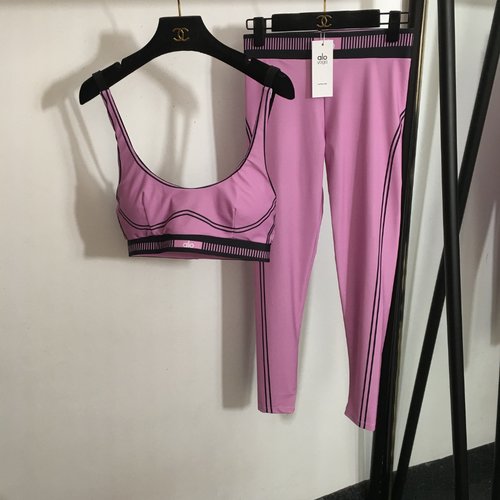 Alo Yoga Sports Set with Bra Pad and Elastic Leggings in Various Colors