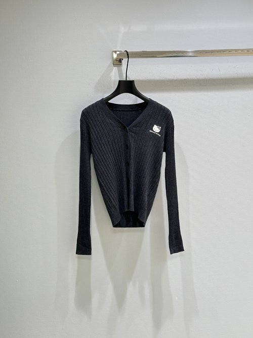 Loewe New Launch: Knitted Top with Diamond-Studded Hello Kitty Decoration