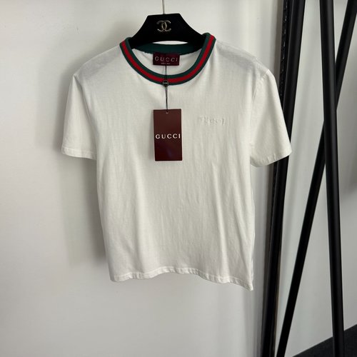 Gucci Simple Embroidered Short-Sleeved T-Shirt with Color-Blocked Ribbing