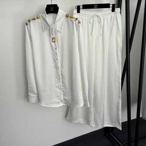 Schiaparelli Elegant Home-style Casual Suit with Golden Shoulder Buttons and Wide-leg Trousers