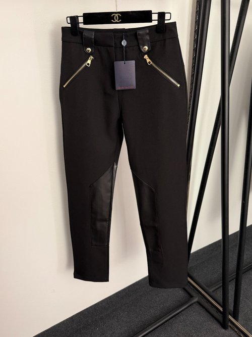 Louis Vuitton Zippered Double-Pocket Leather Patch Tight-Fitting Pants in Black