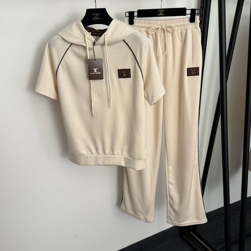 Louis Vuitton Sports Set with Vintage Logo T-shirt and Casual Pants