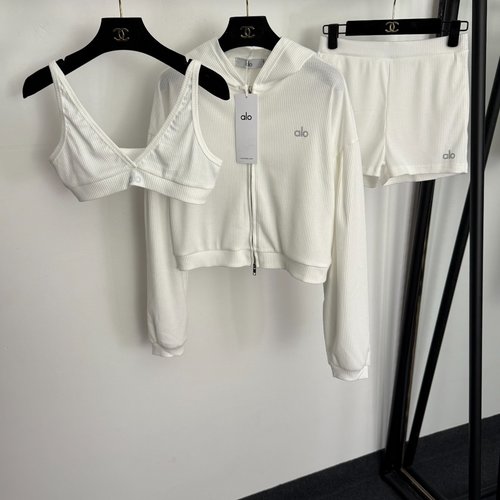 Loewe New Yoga Three-piece Set with Multi-color Reflective Logo Printing