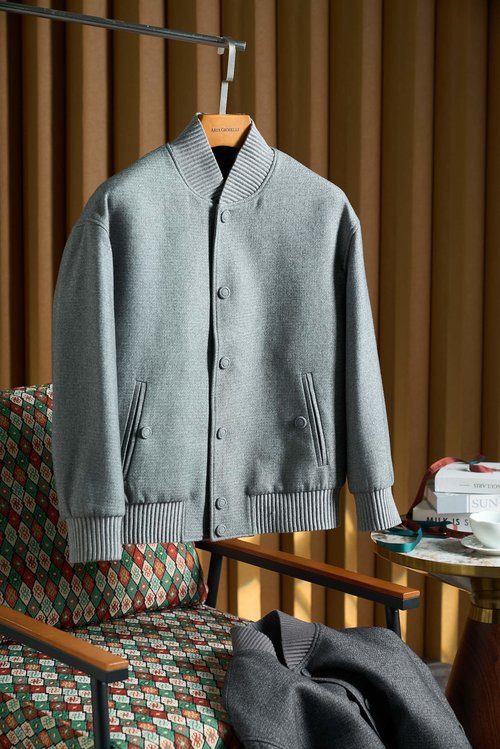 Dior Luxurious 95% White Goose Down Jacket with Fine Details