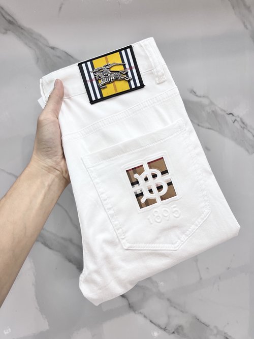 Burberry Elastic Denim Jeans for Comfort