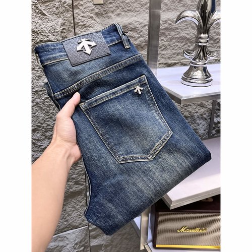 Descente High-Elastic Jeans with Superior Comfort