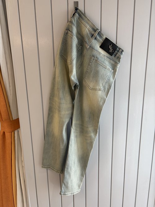 Yves Saint Laurent Premium Jeans with Excellent Comfort and Fit