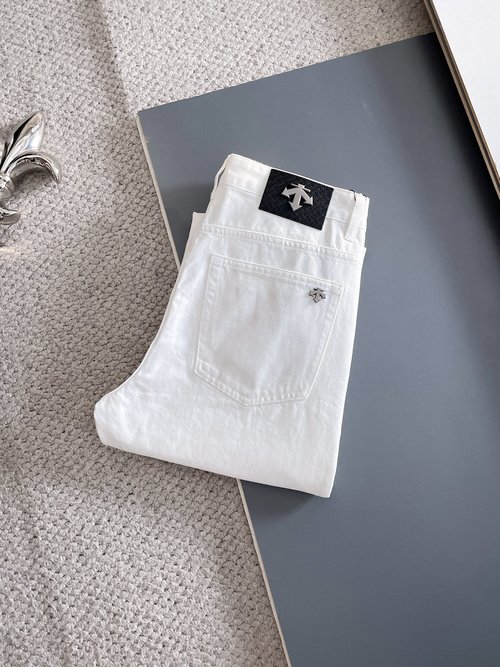 Descente High-Elasticity Washable Jeans with Great Fit