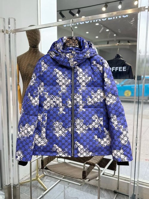 Gucci Premium 90% Down Jacket with Classic Logo and Color Block