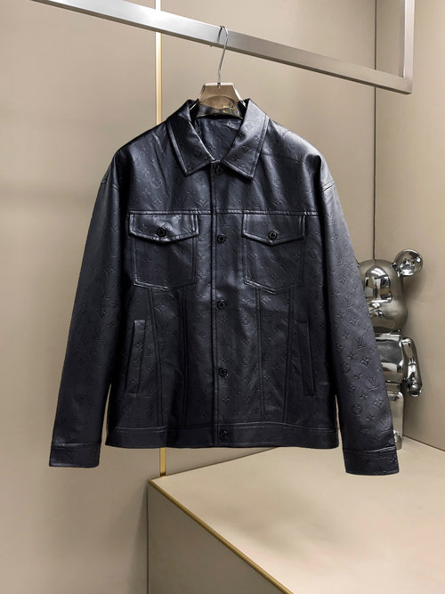 Louis Vuitton Menswear with Breathable Fabric and Excellent Fit