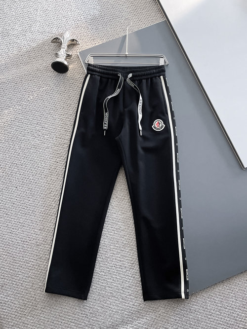 Moncler Classic Logo Casual Trousers with Great Comfort
