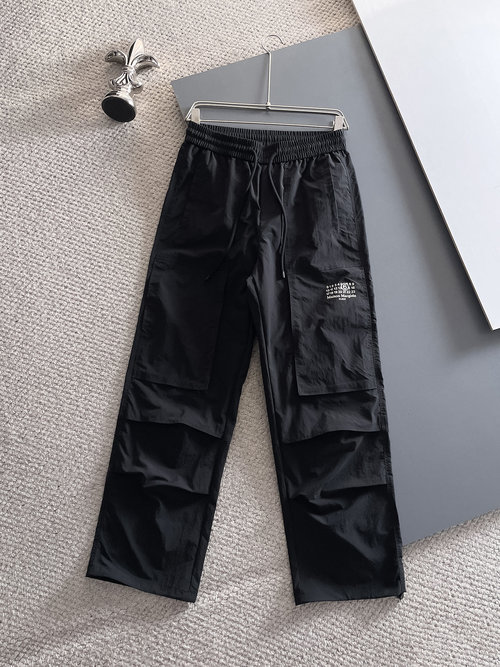 Maison Margiela Casual Pants with Classic Logo and High Comfort