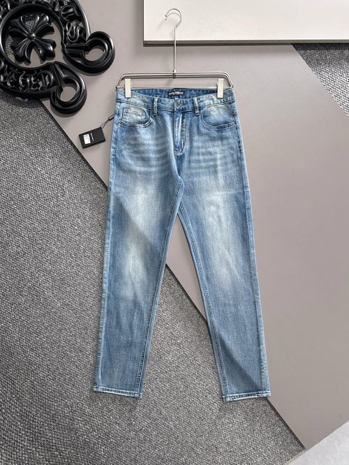 Dolce & Gabbana Returnable Jeans Appropriate for Different Looks