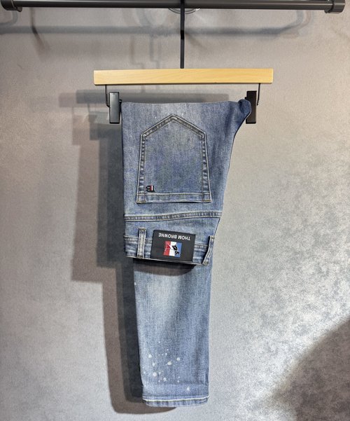 Thom Browne Comfortable Straight-Leg Jeans Made from Premium Tannin