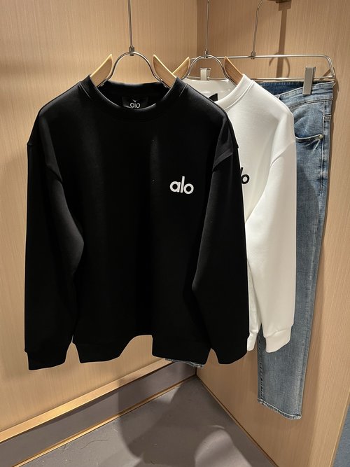 Alo Stylish Sweatshirt with Logo & Hardware Decoration