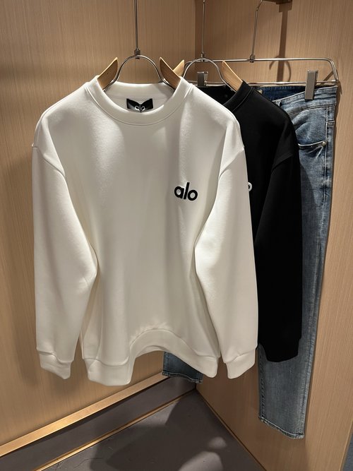 Alo Stylish Sweatshirt with Logo & Hardware Decoration