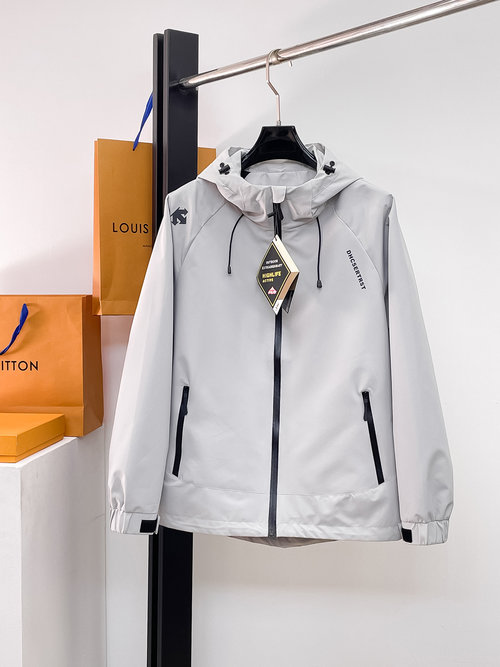 Descente Reversible Jacket with High Breathability