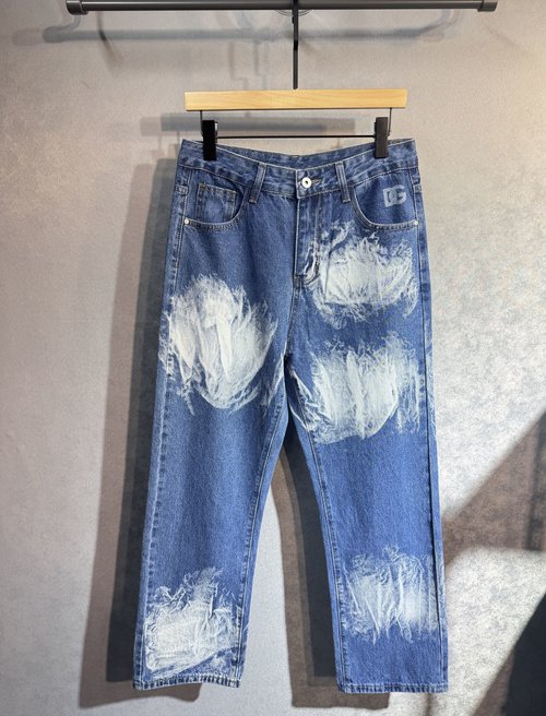 Dolce & Gabbana Comfortable Straight-Leg Jeans Crafted with Top-Notch Material