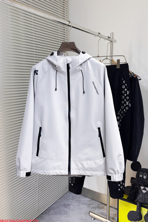 Descente Reversible Jacket with High Breathability and Good Fit