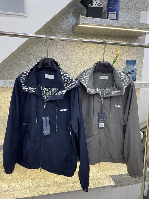 Dior Stylish and Comfortable Windbreaker with Fine Details