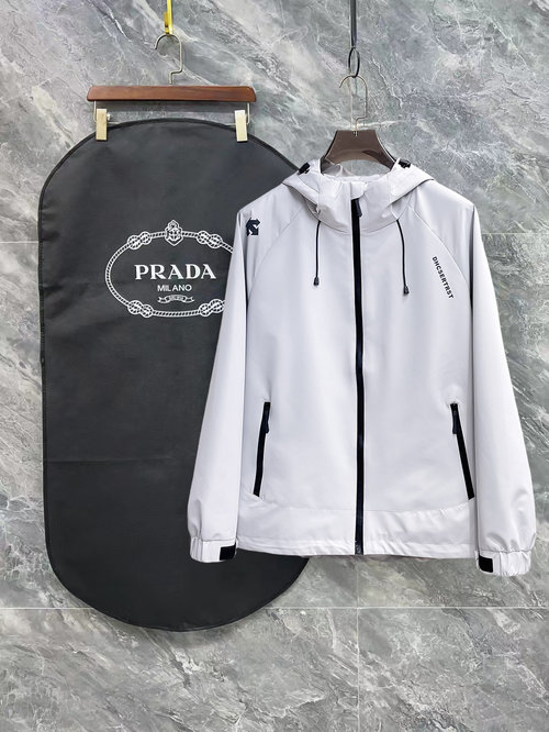 Descente Reversible Jacket with High Breathability