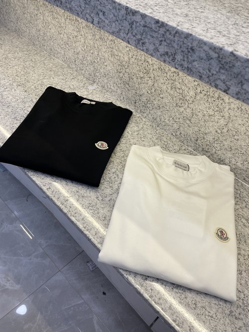 Moncler Soft and Comfortable Long-sleeved Sweatshirt