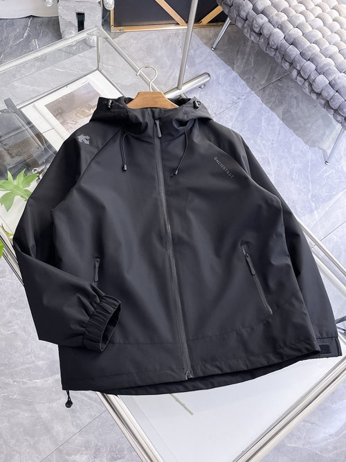 Descente Pre-released Jacket with High-quality Design