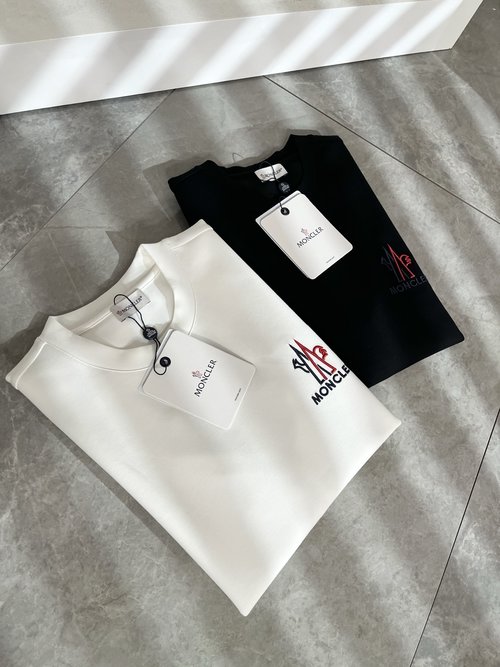 Moncler Comfortable and Stylish Short T-Shirt with Logo Embroidery