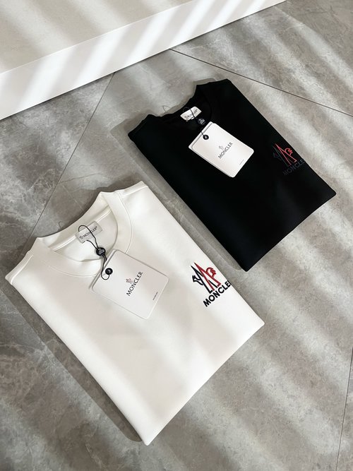 Moncler Comfortable and Stylish Short T-Shirt with Logo Embroidery