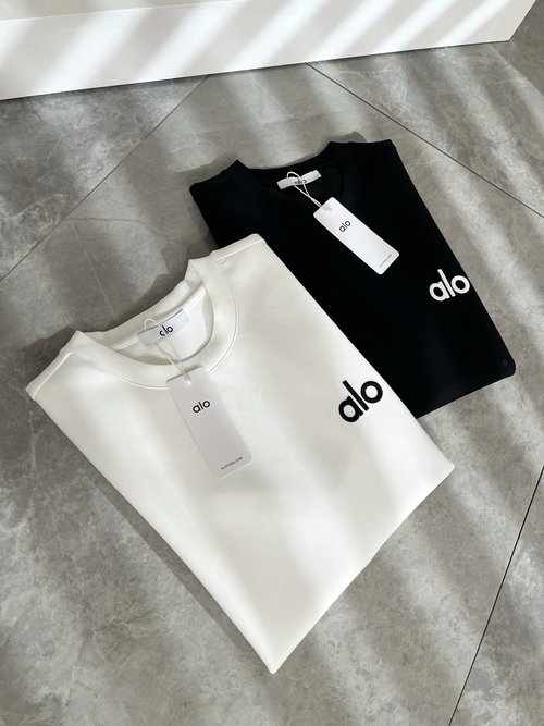 Alo Fashionable Logo-Embroidered Short T-Shirt, Soft and Breathable