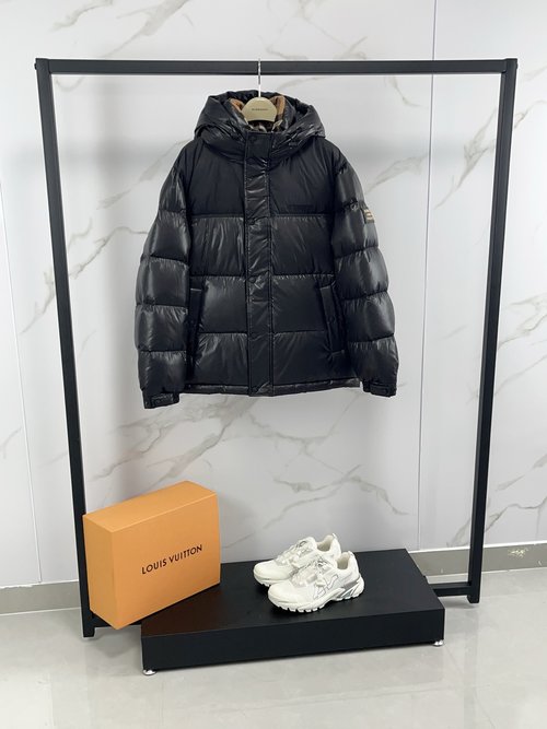 Burberry Colored Logo Down Jacket with Light Anti-Tear Fabric