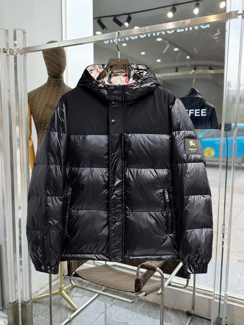 Burberry Premium 90% Down Jacket with Logo and Colorful Design