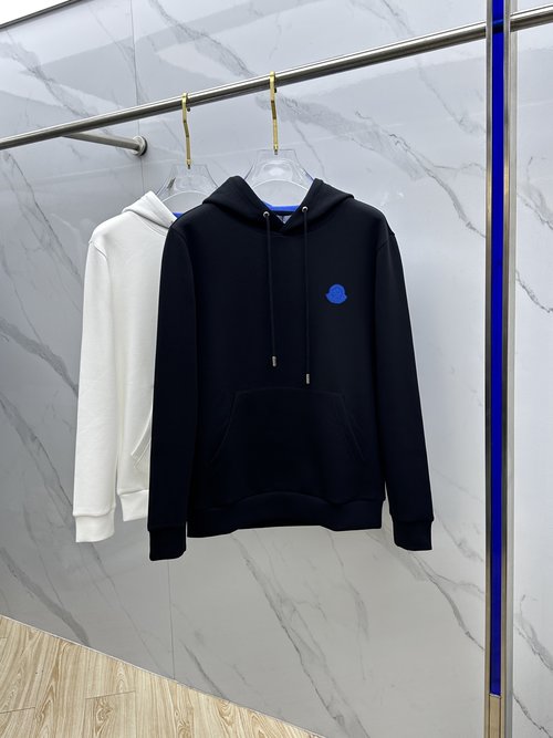 Moncler Hooded Sweatshirt with Logo and Comfortable Fit