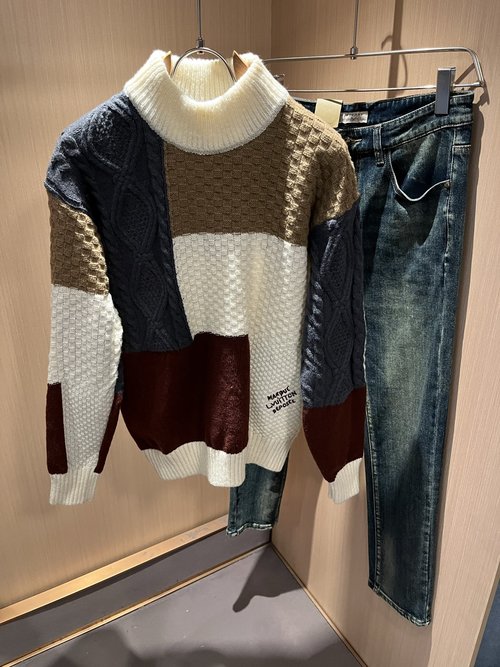 Louis Vuitton Luxury Knit Wool Sweater with Embroidered Logo