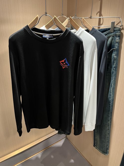 Louis Vuitton Stylish Long-Sleeve Base Layer with Logo