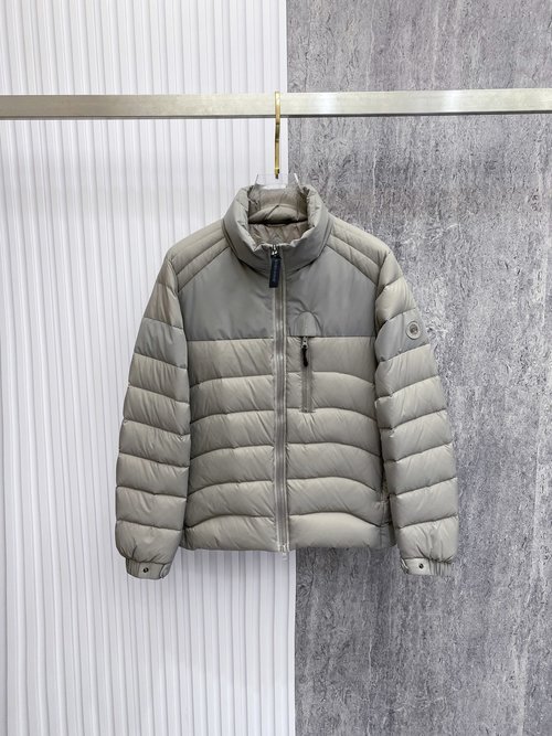 Canada Goose Lightweight Windproof and Wear-resistant Down Jacket
