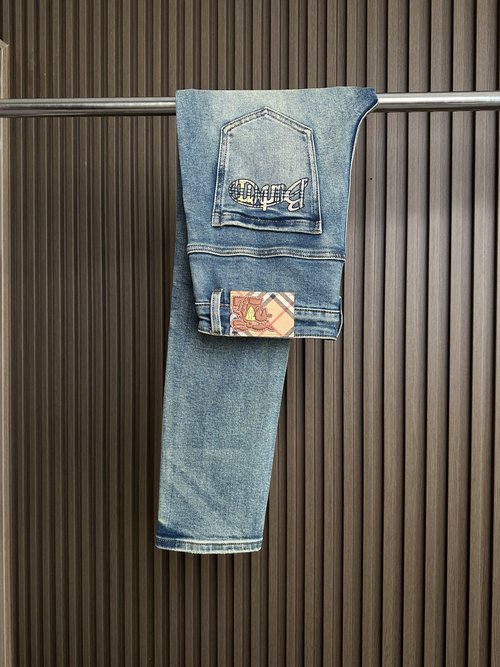 Burberry Comfortable Stretch Denim Jeans with Classic Fit