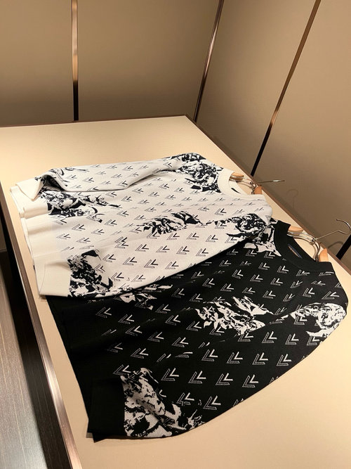 Louis Vuitton Luxury Knit Wool Sweater with Logo Hook