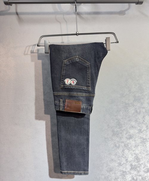 Moncler Luxurious and Comfortable Straight-Leg Jeans