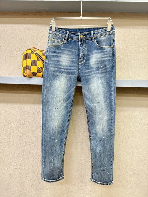 Moncler Classic Logo Design for Heavy-duty Denim Jeans